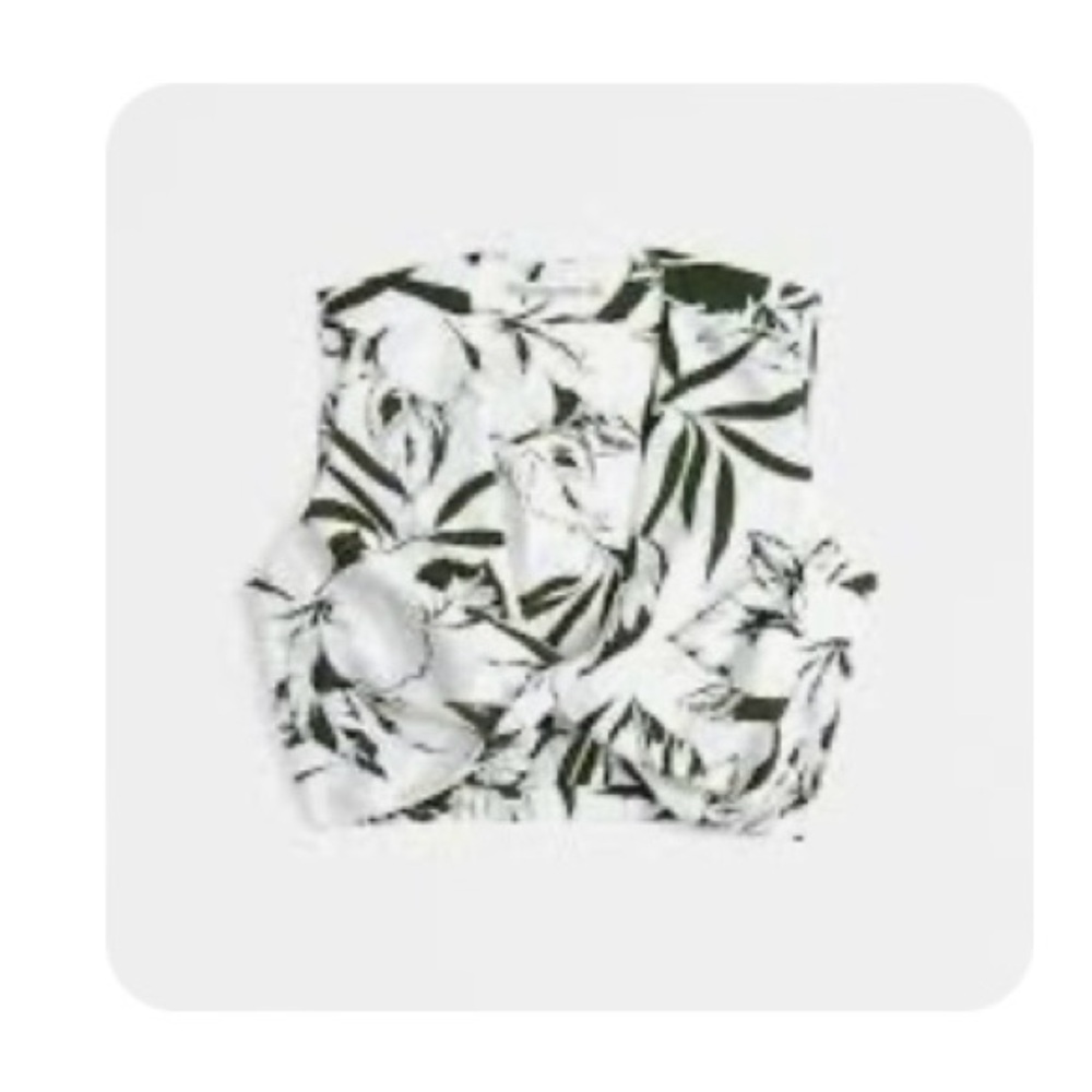 Abercrombie Twist Front Top - Small. New w/tag